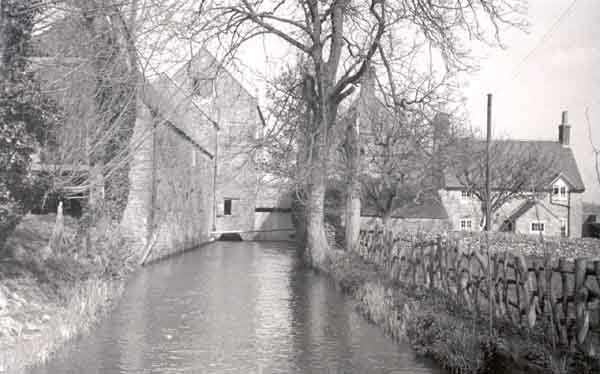 Grove Mill showing the Leet